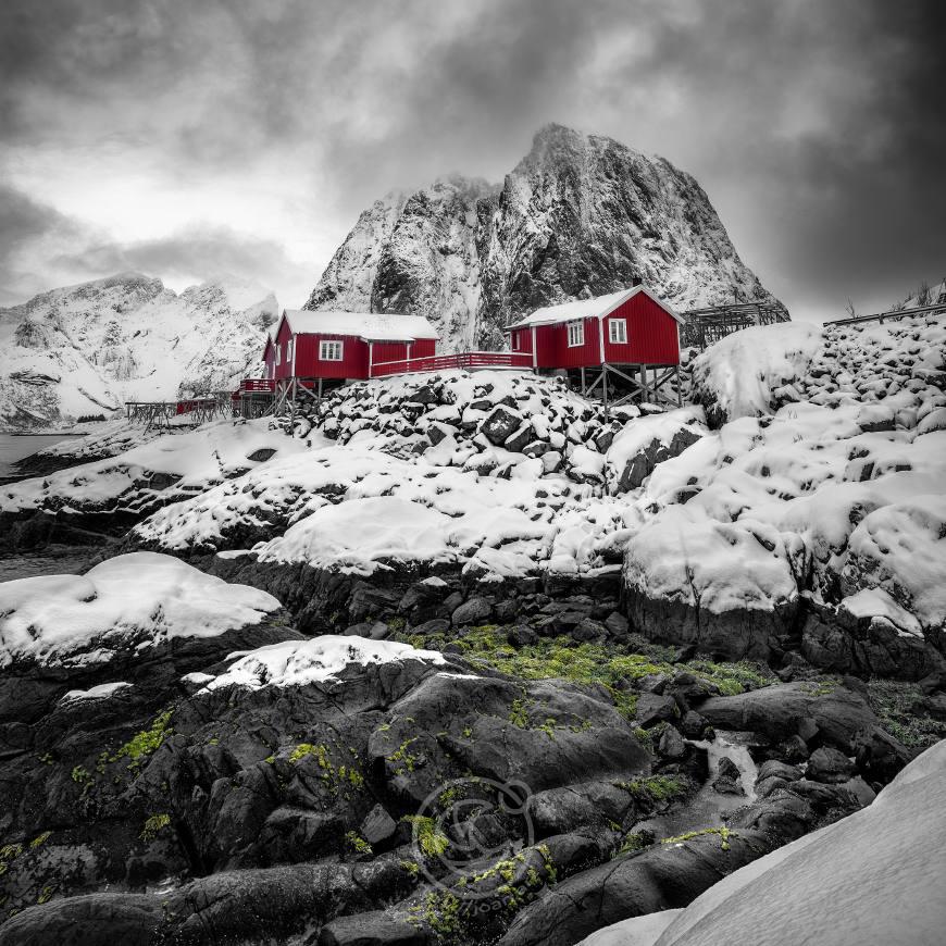 Una perspectiva diferente del pueblo de Hamnøy a nivel del mar.