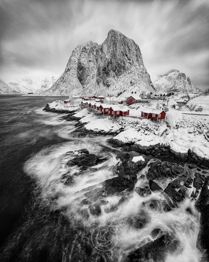 La típica foto de postal de Hamnøy en las islas Lofoten tomada desde lo alto del puente.