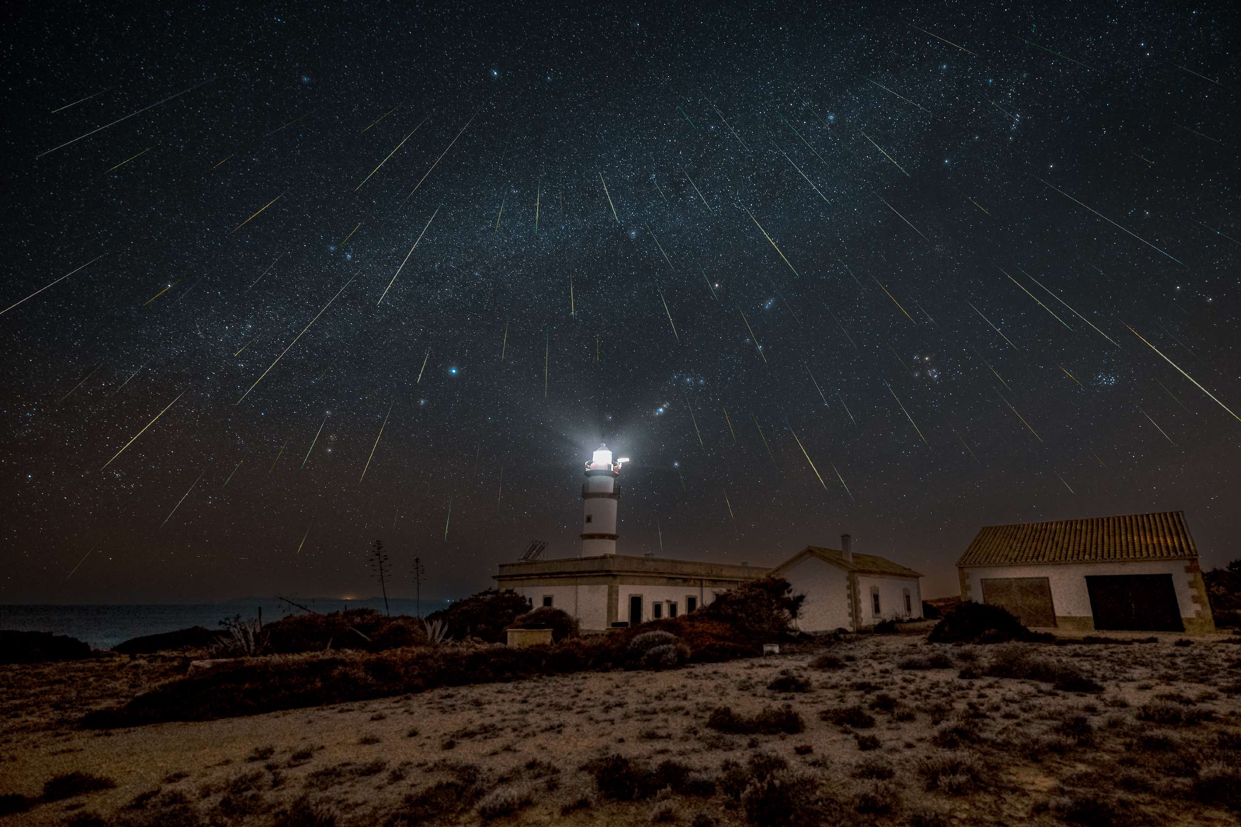 Paisajes que respiran.<br/>Noches que hablan.<br/>Fotografía que permanece.
